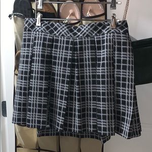 Banana Republic pleated skirt